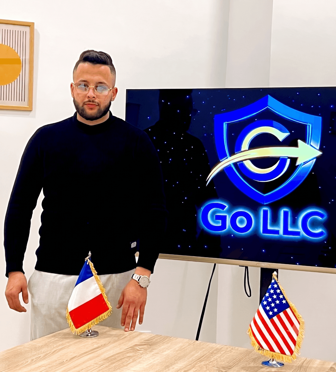 Fondateur de Go LLC avec les drapeaux français et américain